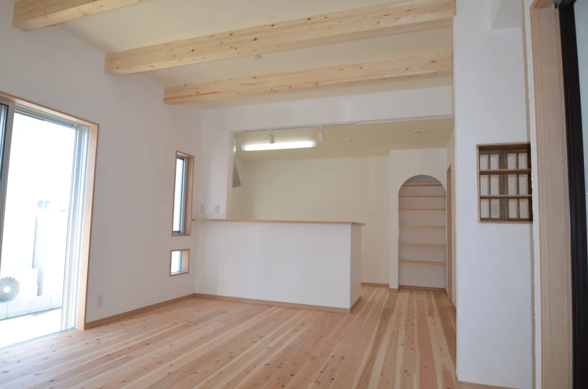 杉の無垢材の床と漆喰(カルクウォール)の家 姫路市 N様邸 イメージ画像