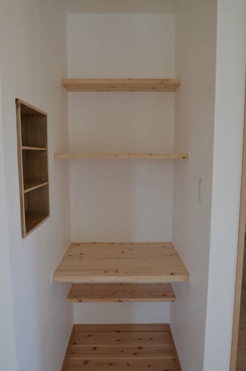 杉の無垢材の床と漆喰(カルクウォール)の家 姫路市 N様邸 イメージ画像