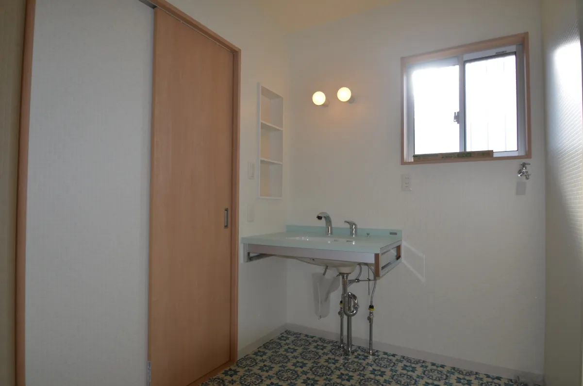 杉の無垢材の床と漆喰(カルクウォール)の家 姫路市 N様邸 イメージ画像