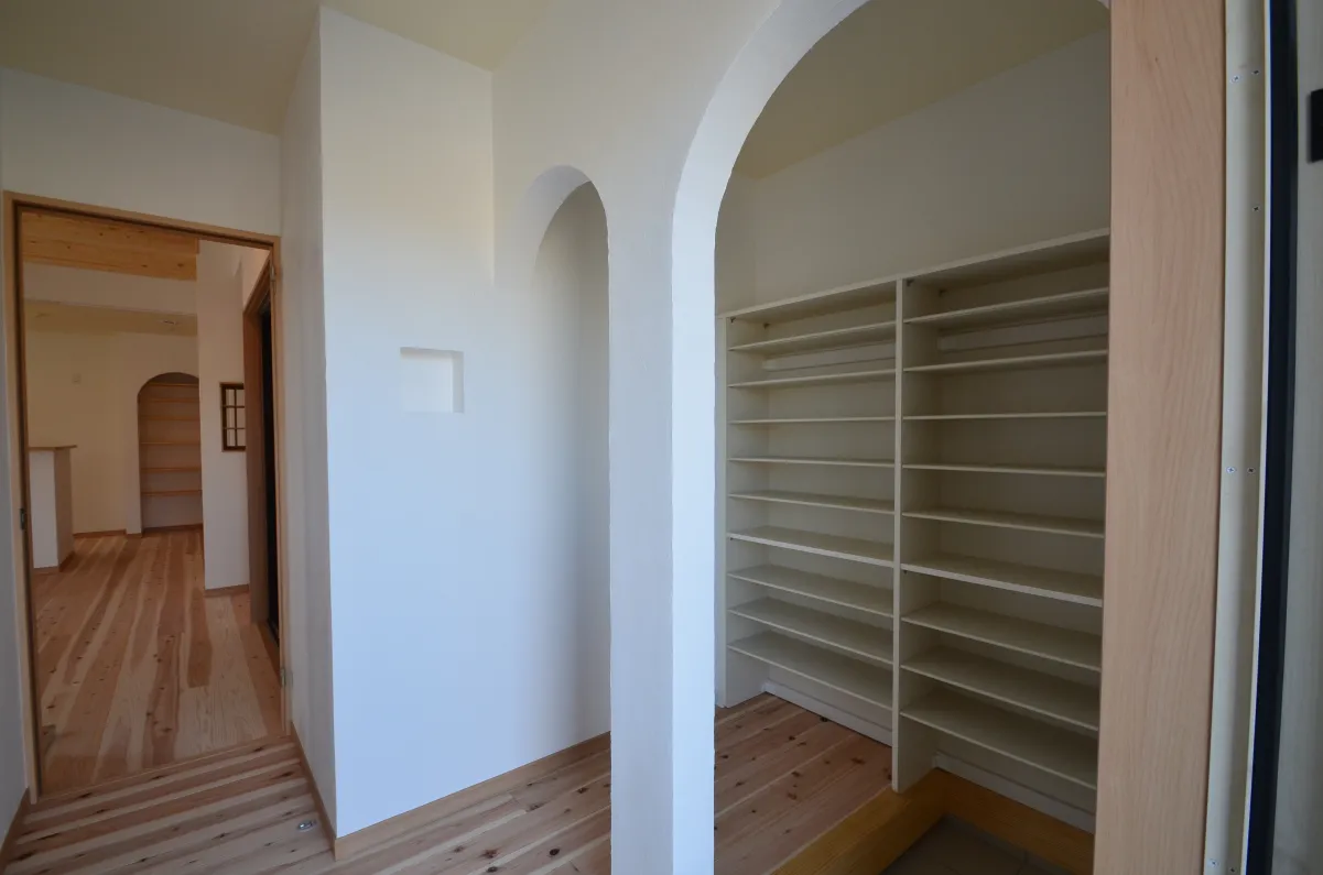 杉の無垢材の床と漆喰(カルクウォール)の家 姫路市 N様邸 イメージ画像