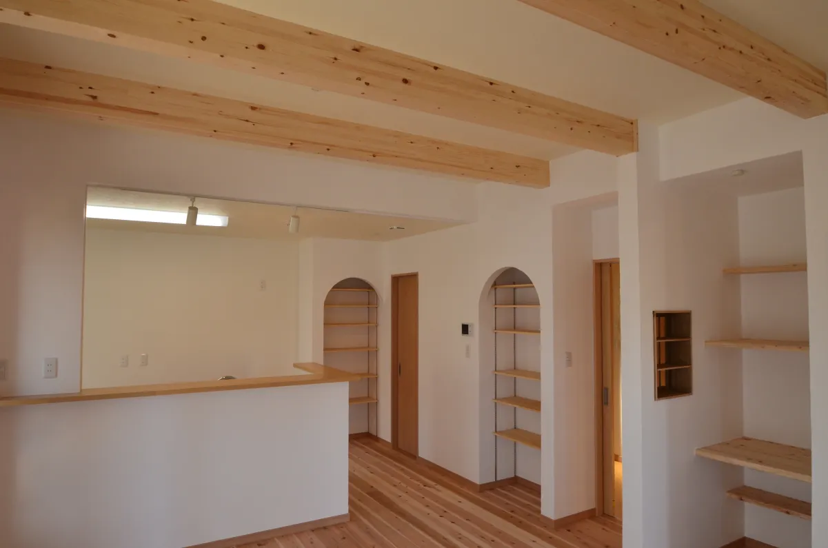 杉の無垢材の床と漆喰(カルクウォール)の家 姫路市 N様邸 イメージ画像